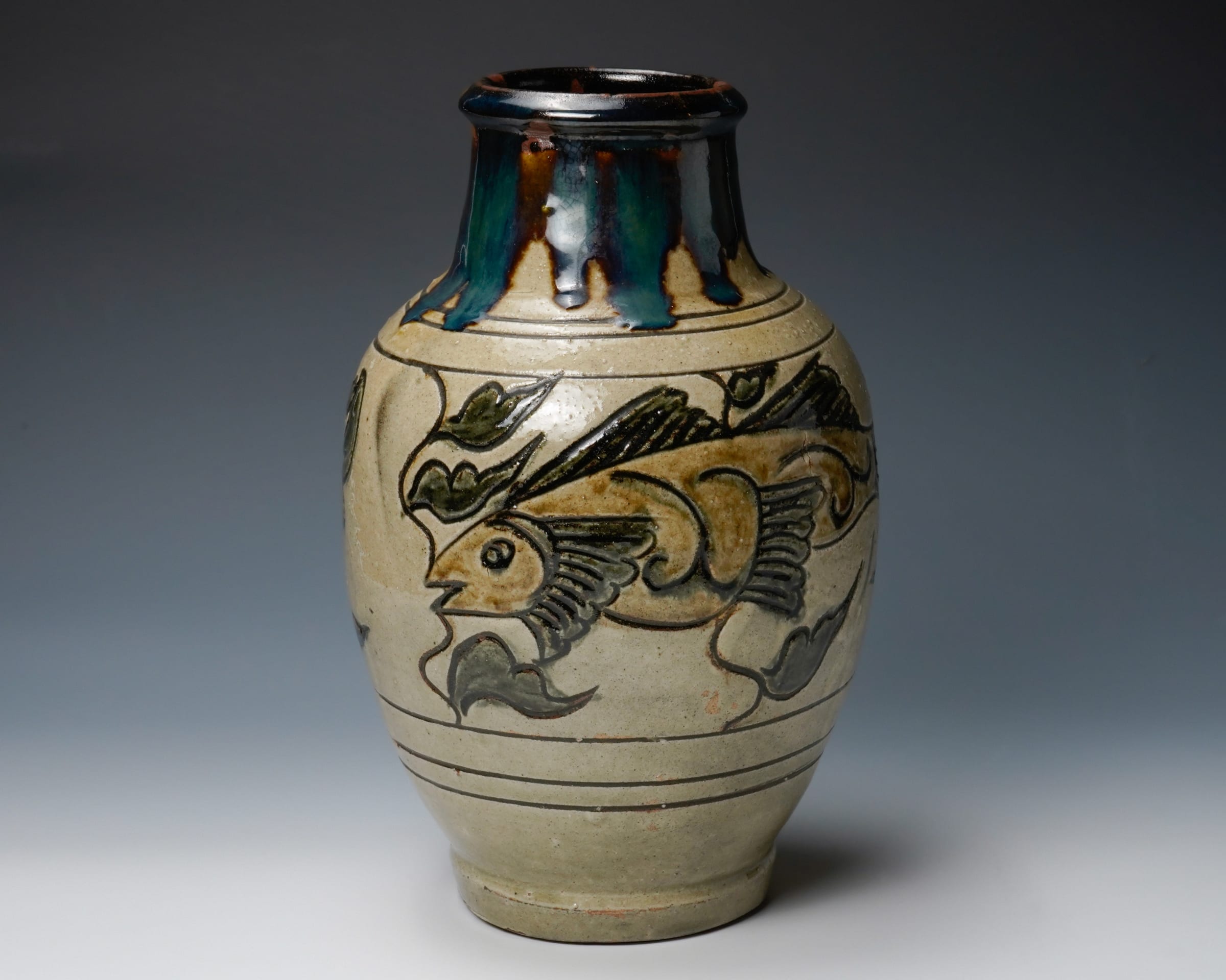 Kinjo Jiro 金城次郎, Jar with fish | Dai Ichi Arts | Japanese Modern Art