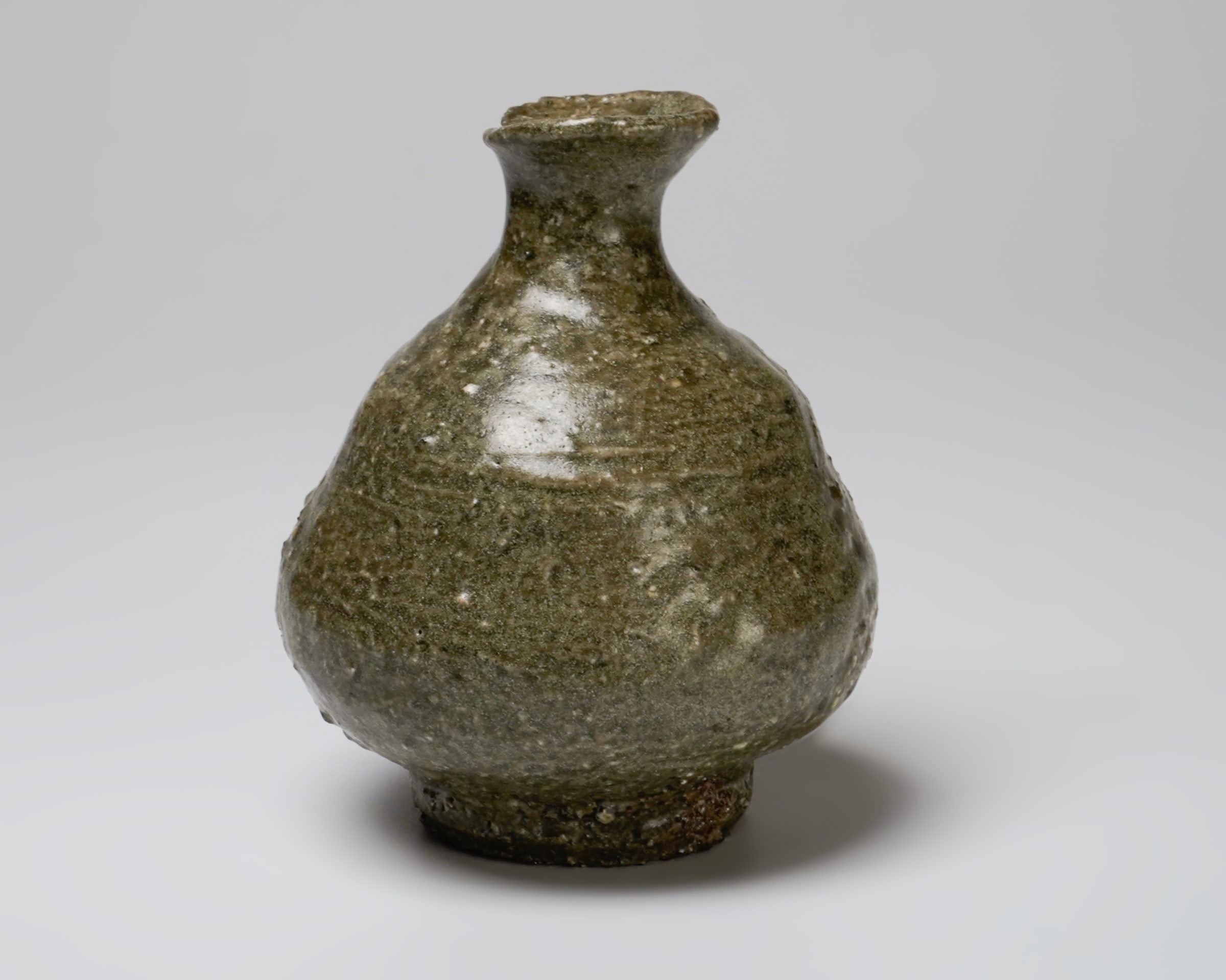Ikenishi Go 池西剛, Irabo Glazed Sake Bottle 伊羅保徳利 | Dai Ichi