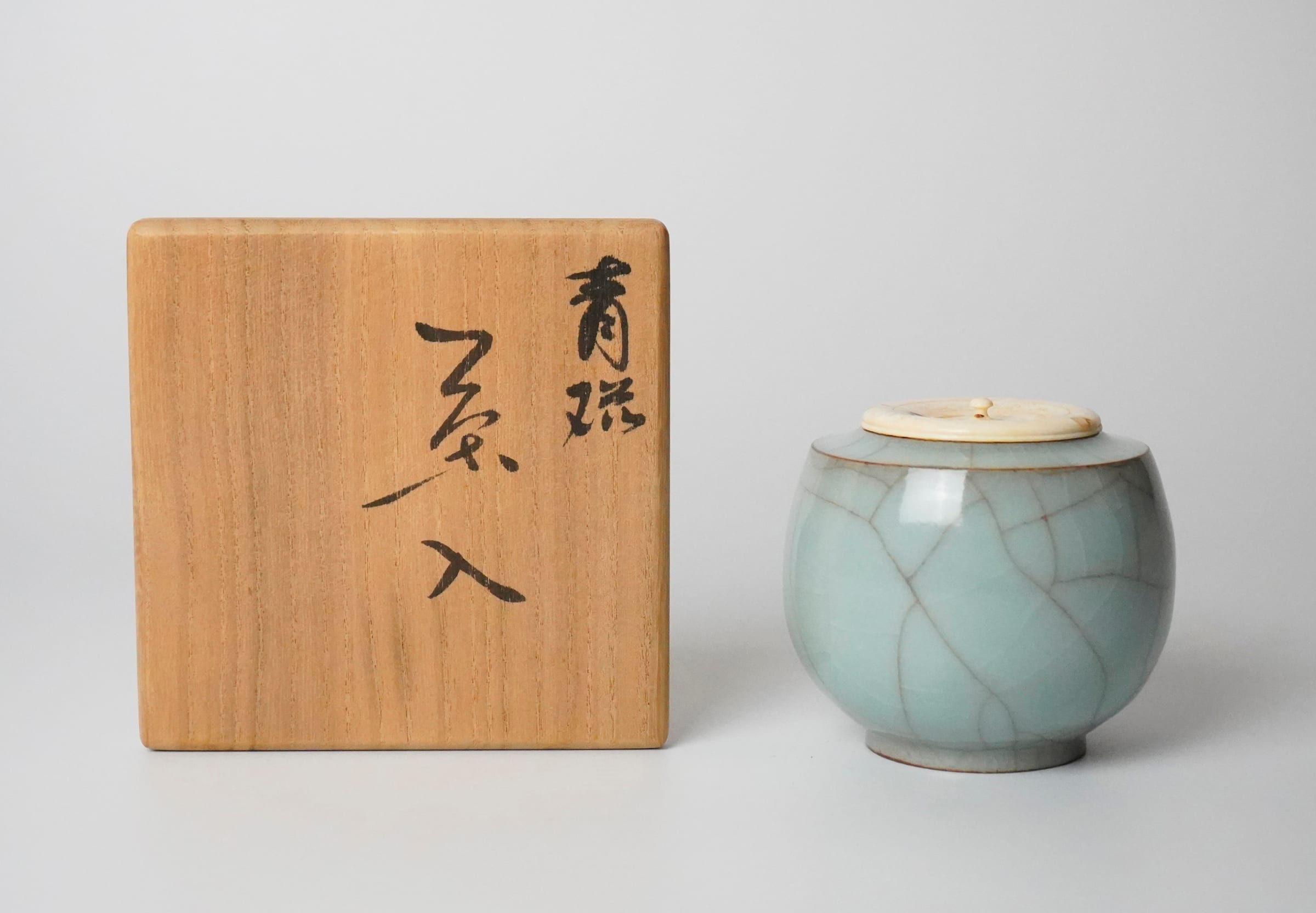 Miura Koheiji 三浦小平二, LNT, Celadon Tea Jar with Cover
