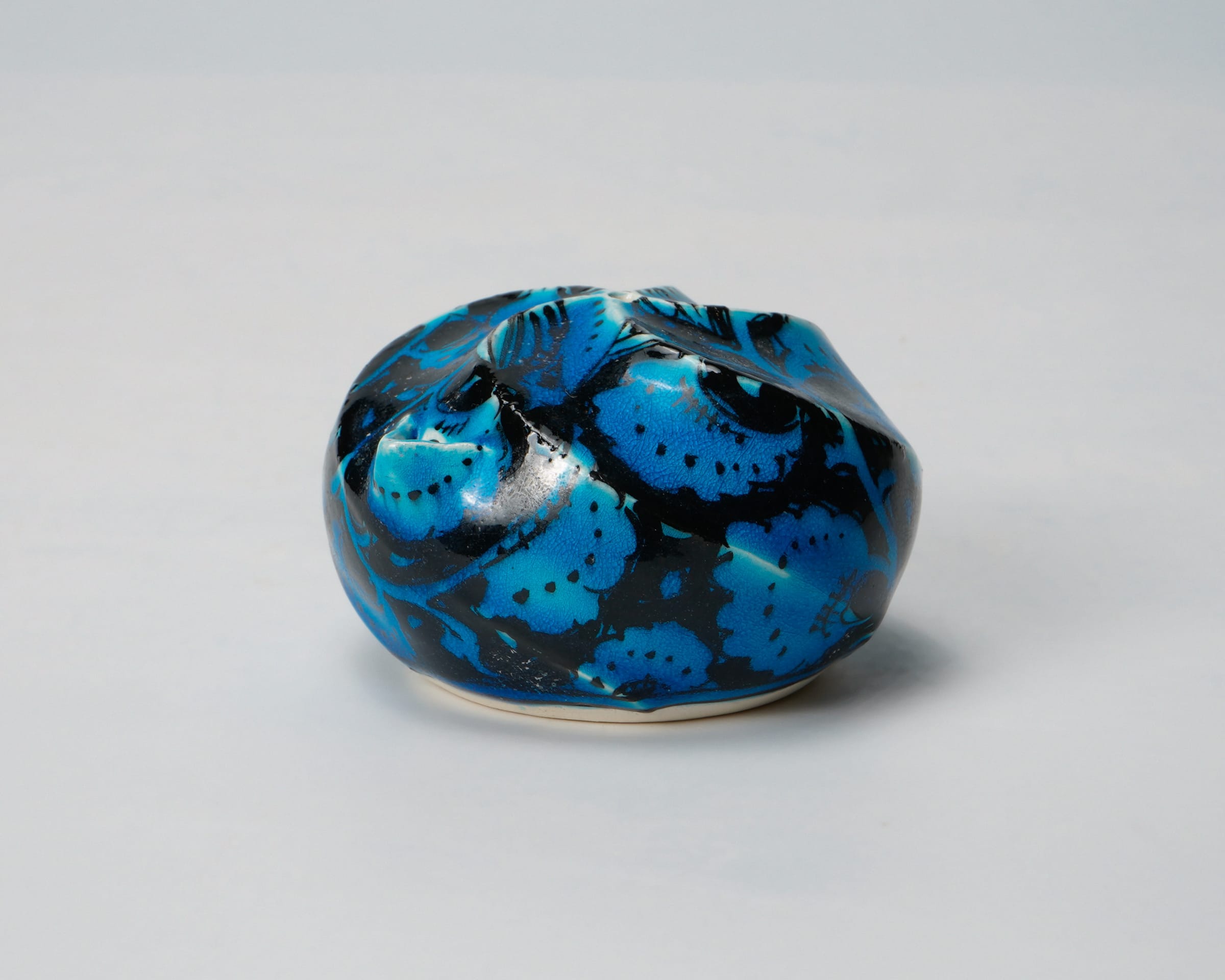 Kato Takuo 加藤卓男, Water dropper with blue glaze 青釉水禽