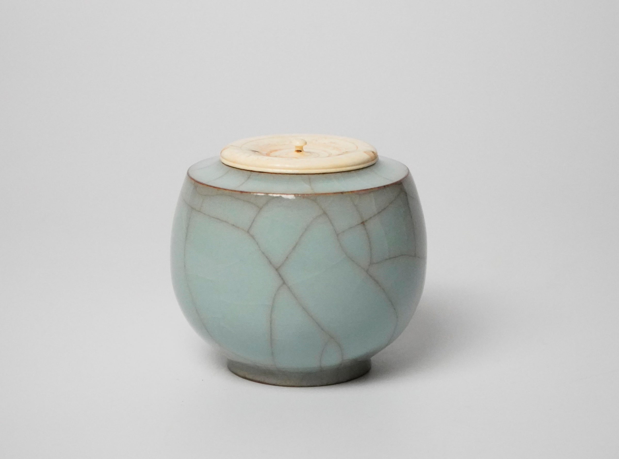Miura Koheiji 三浦小平二, LNT, Celadon Tea Jar with Cover
