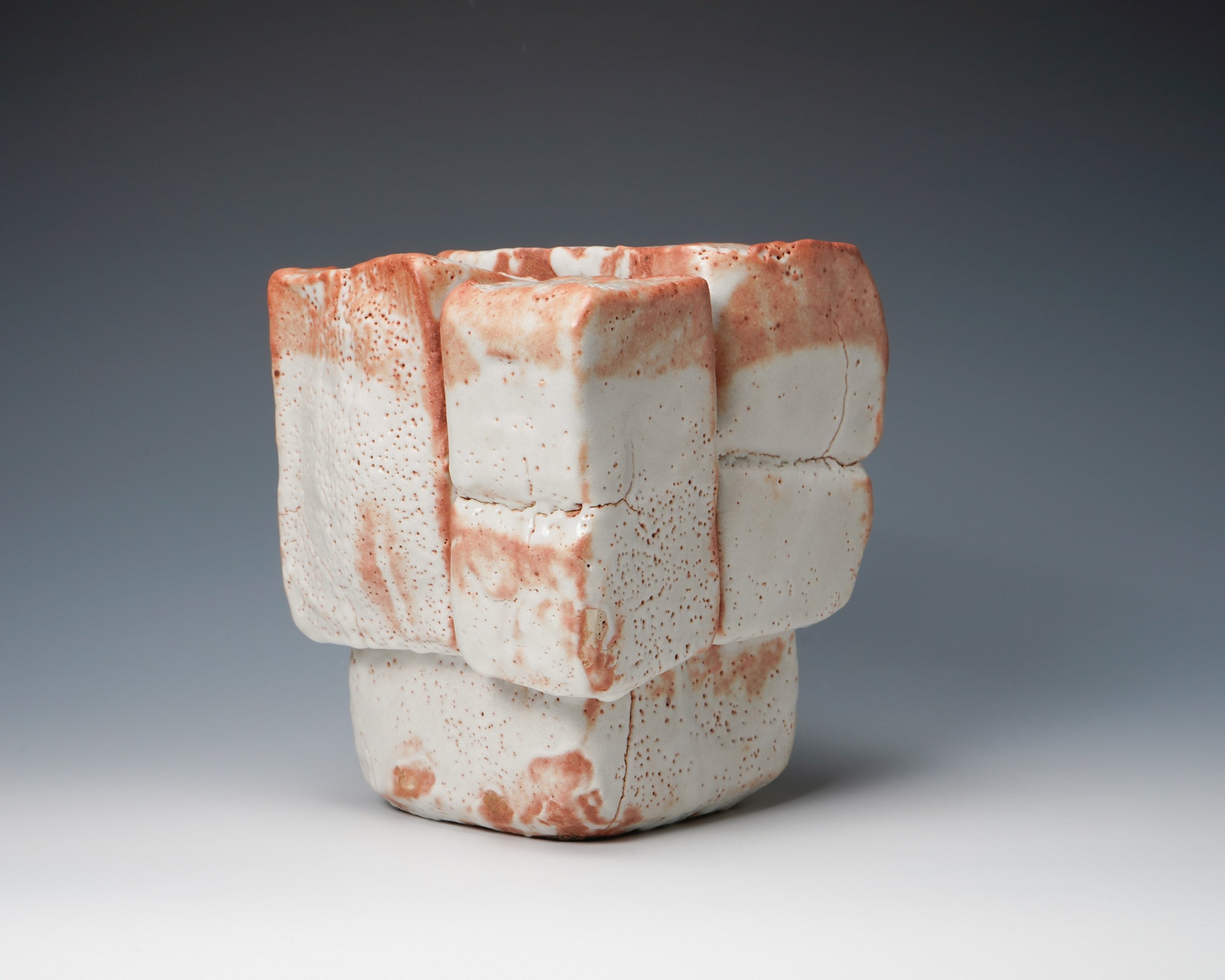 Suzuki Osamu 鈴木蔵, Shino Sculptural Flower Vessel 志野花器
