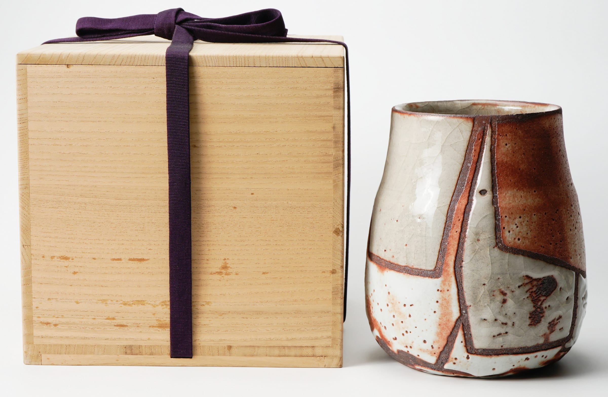 ディズニープリンセスのベビーグッズも大集合 Suzuki Osamu 鈴木蔵, Shino flower vase 志野花入, 1980 | Dai 工芸品