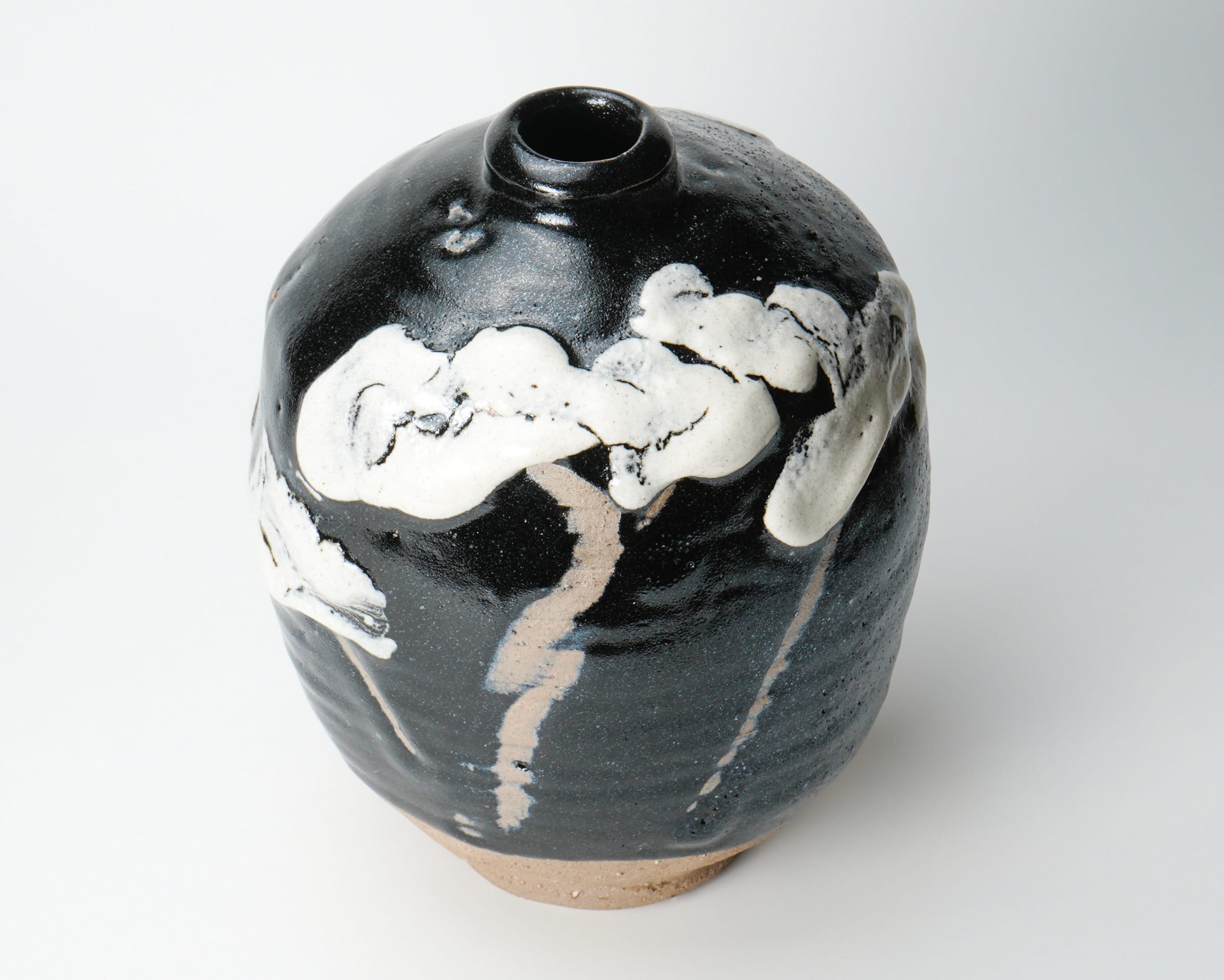 Shimizu Uichi 清水 卯一, Flat jar with white glaze on gloss iron glaze 鉄耀白流扁壺 |  Dai Ichi Arts | Japanese Modern Art