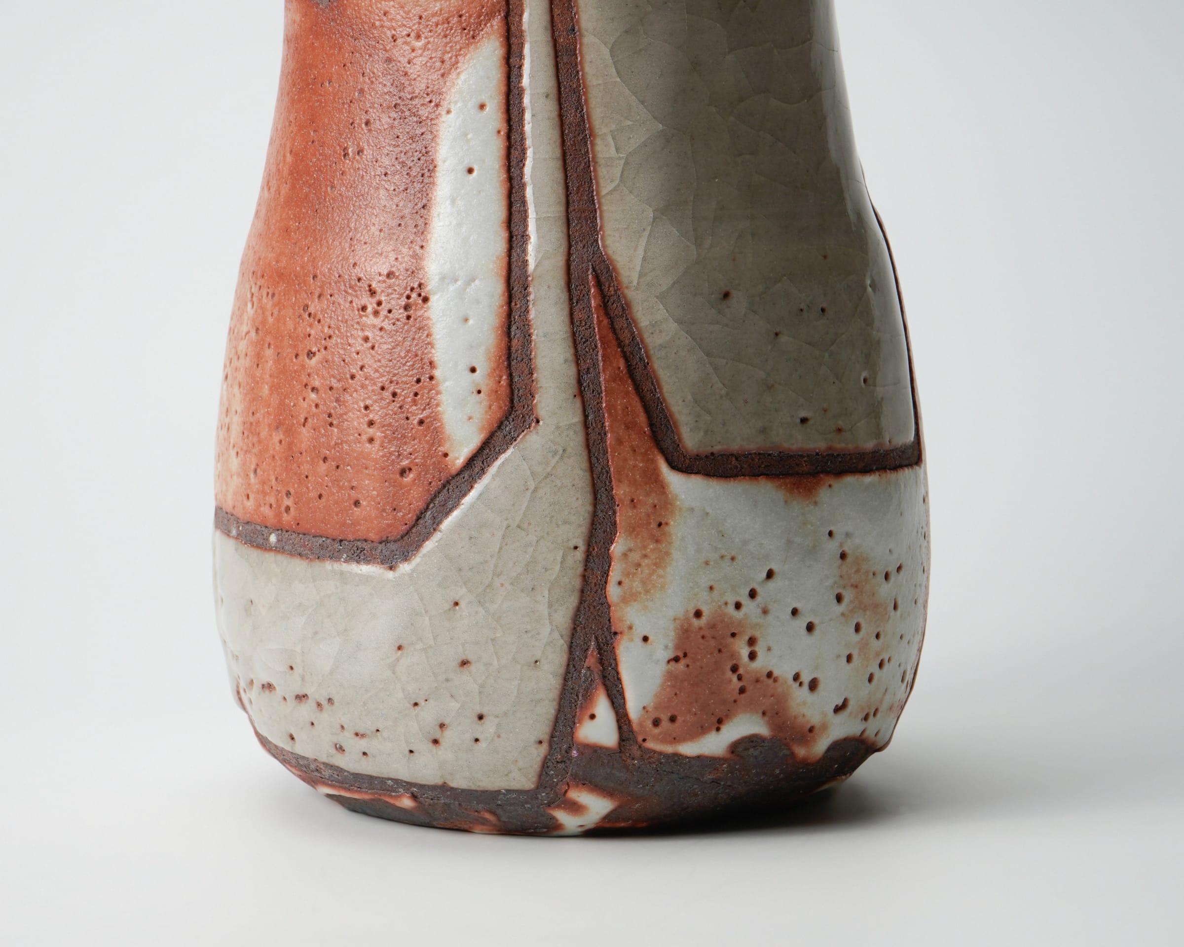 Suzuki Osamu 鈴木蔵, Shino flower vase 志野花入, 1980 | Dai