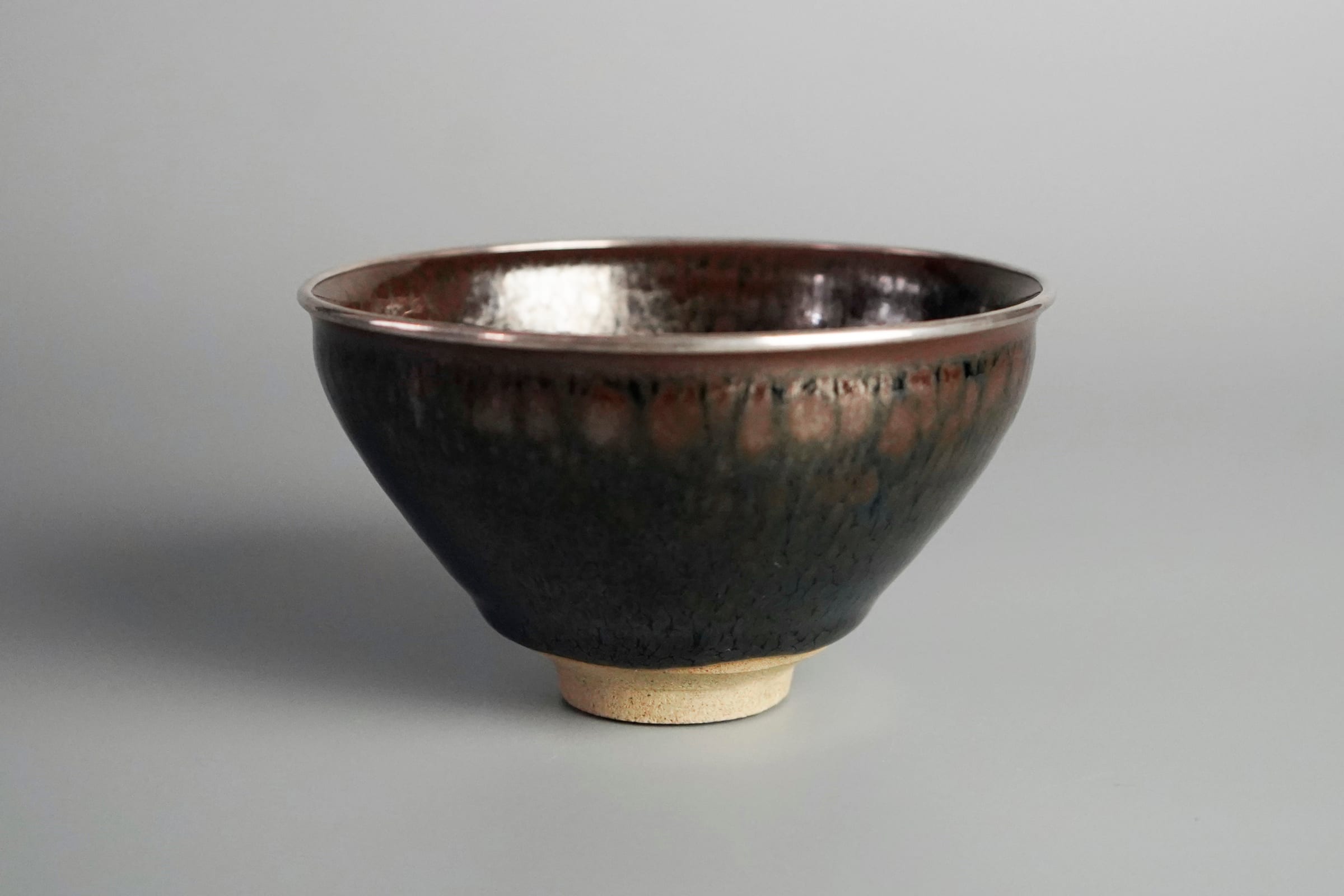Kamada Koji 鎌田幸二, Tenmoku Glazed Teabowl with Silver Rim