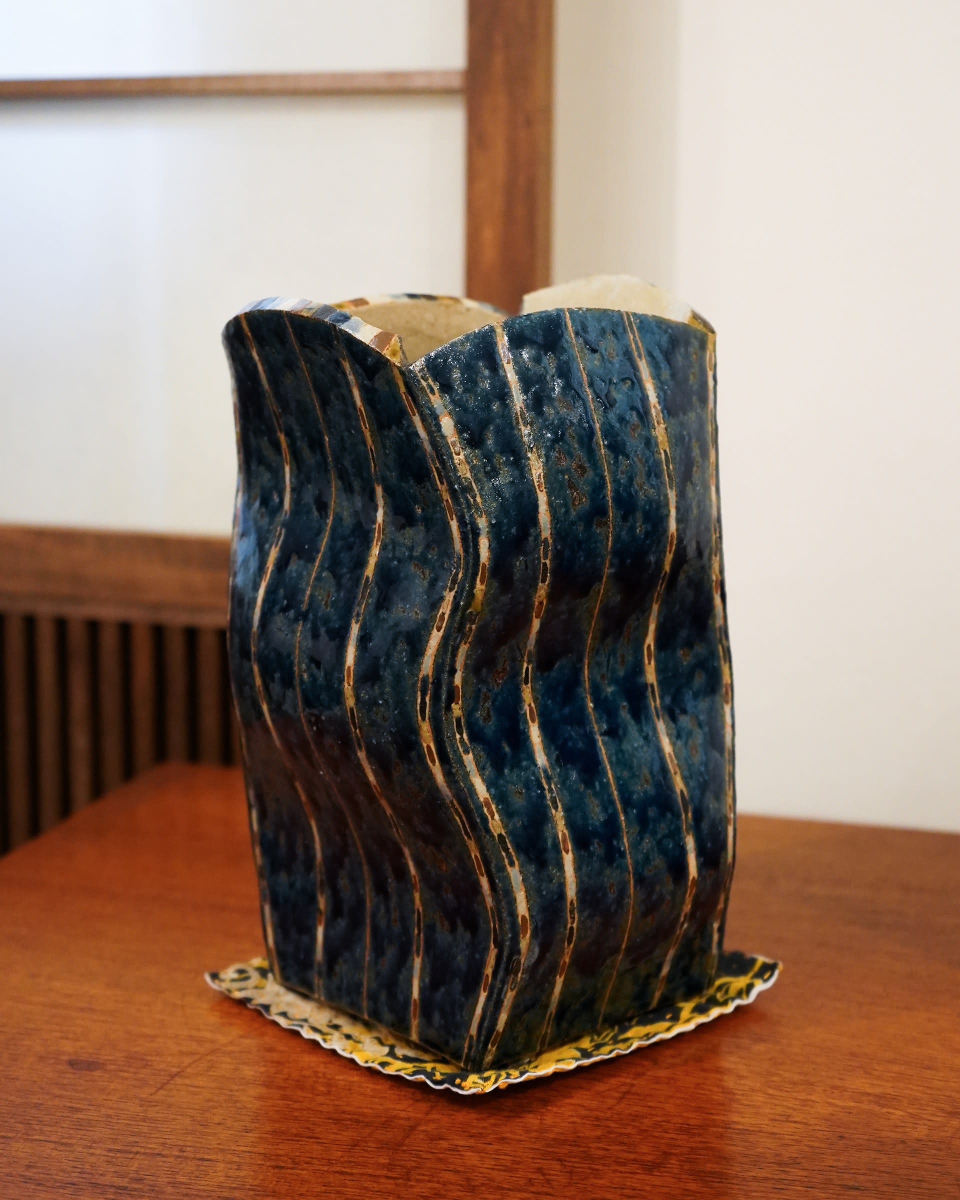 KAMODA Taro 加守田太郎, Jar with geometric wave designs