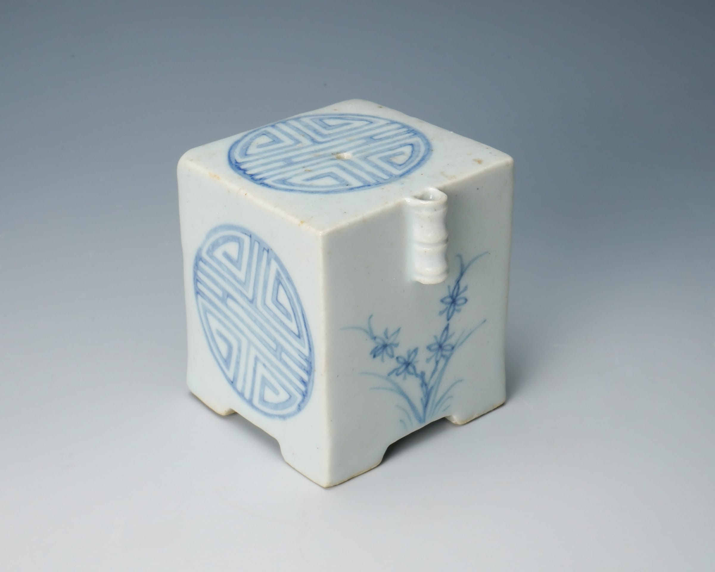 Ahn Dong-Oh 안동오 (An Togo 安東五), White porcelain water dropper 白磁水滴 | Dai  Ichi Arts | Japanese Modern Art