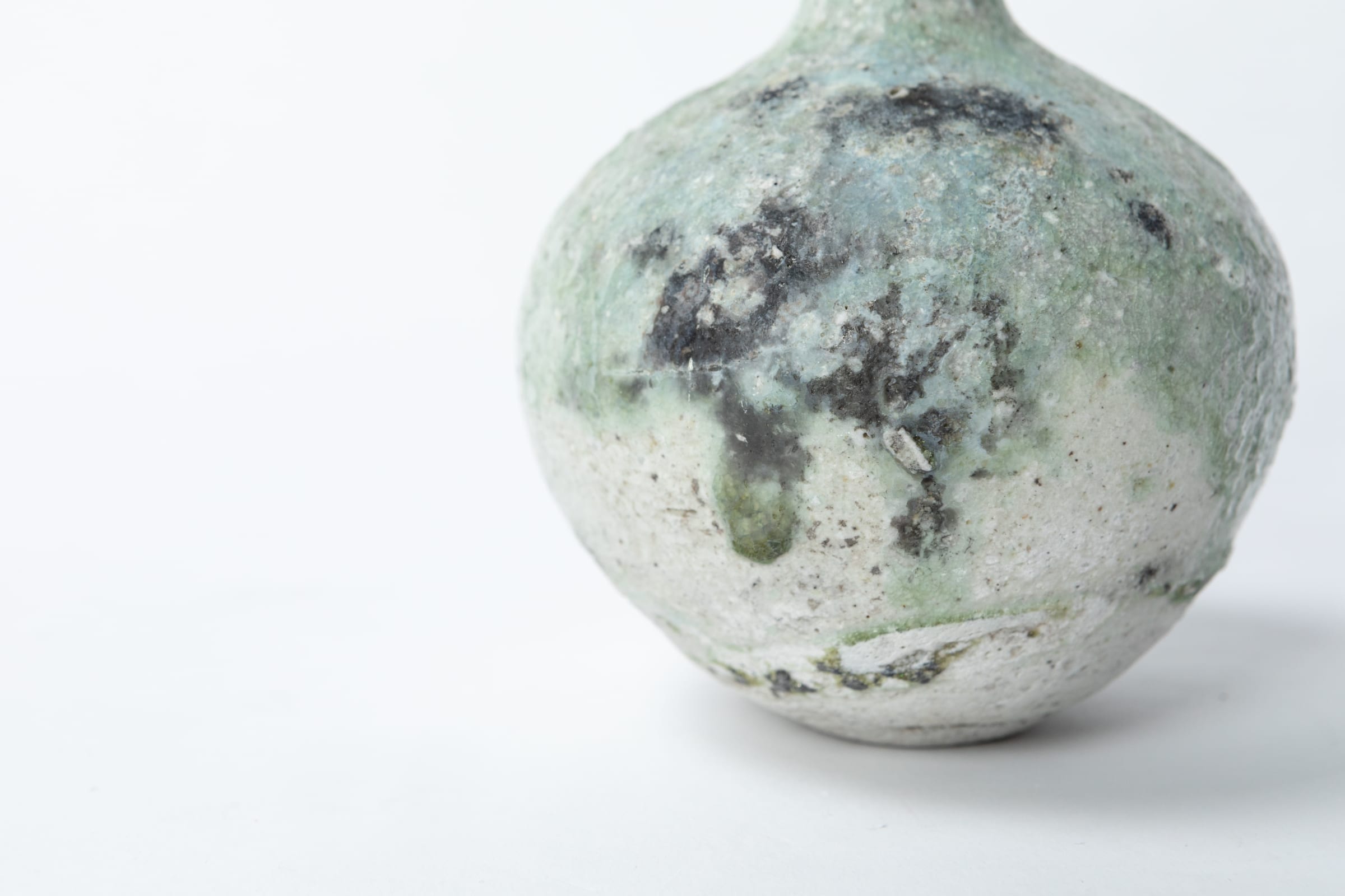 Yui Tsujimura, 自然釉徳利(金継あり)- Natural Ash Tokkuri with