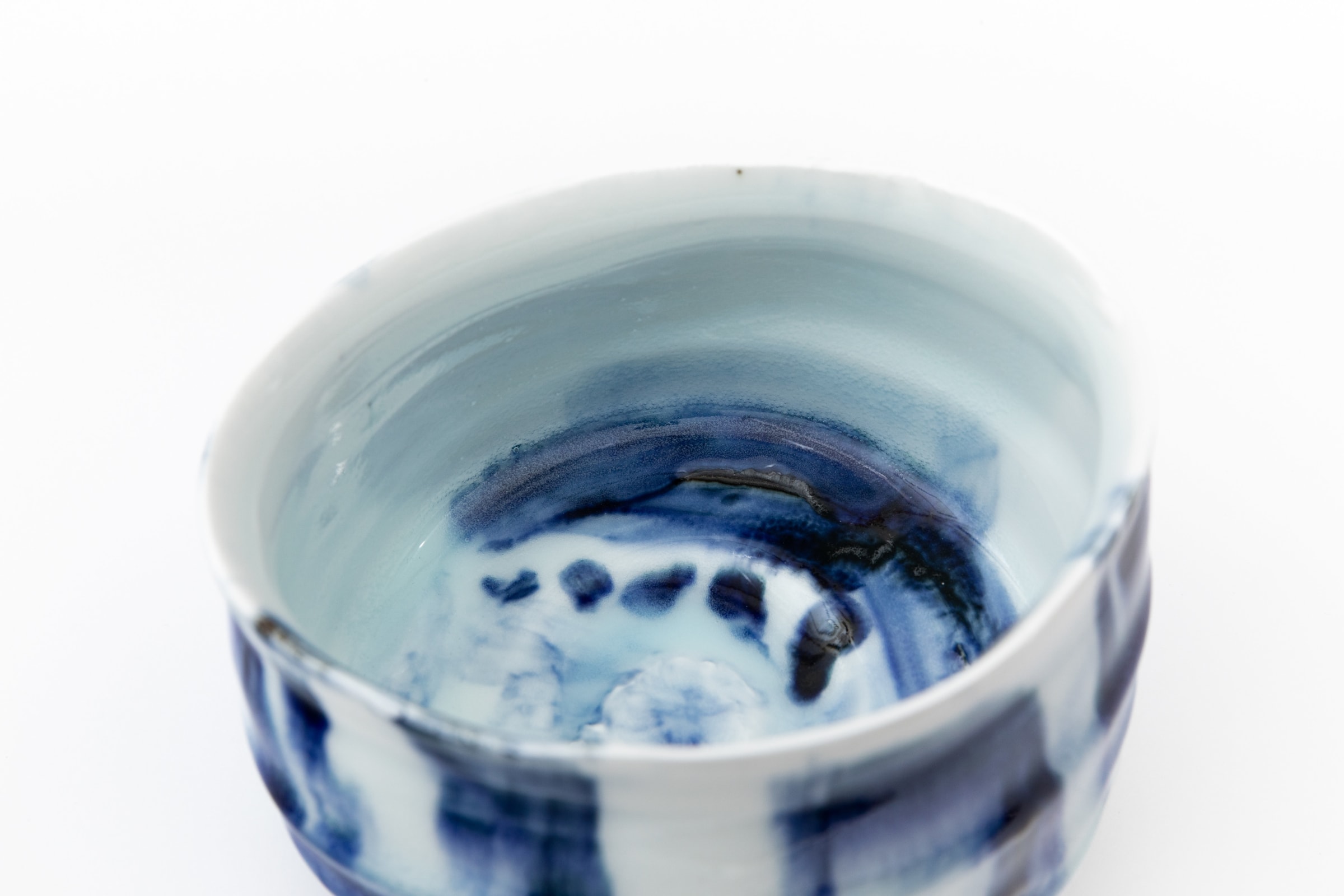 Tsubusa Kato, Blue and White Tea Bowl - 染付茶盌 | Ippodo Gallery