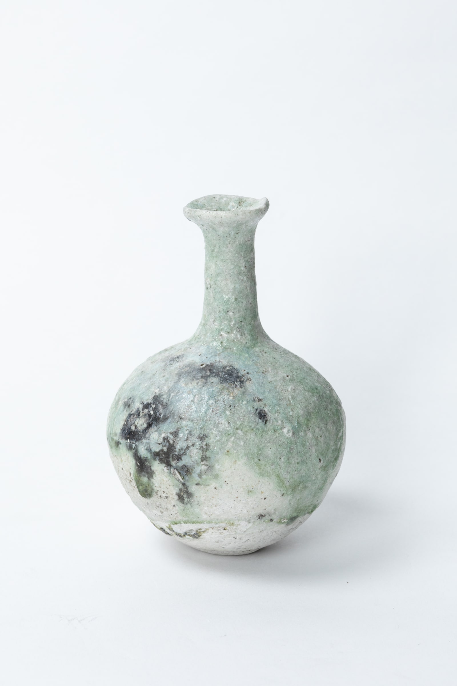 Yui Tsujimura, 自然釉徳利(金継あり)- Natural Ash Tokkuri with