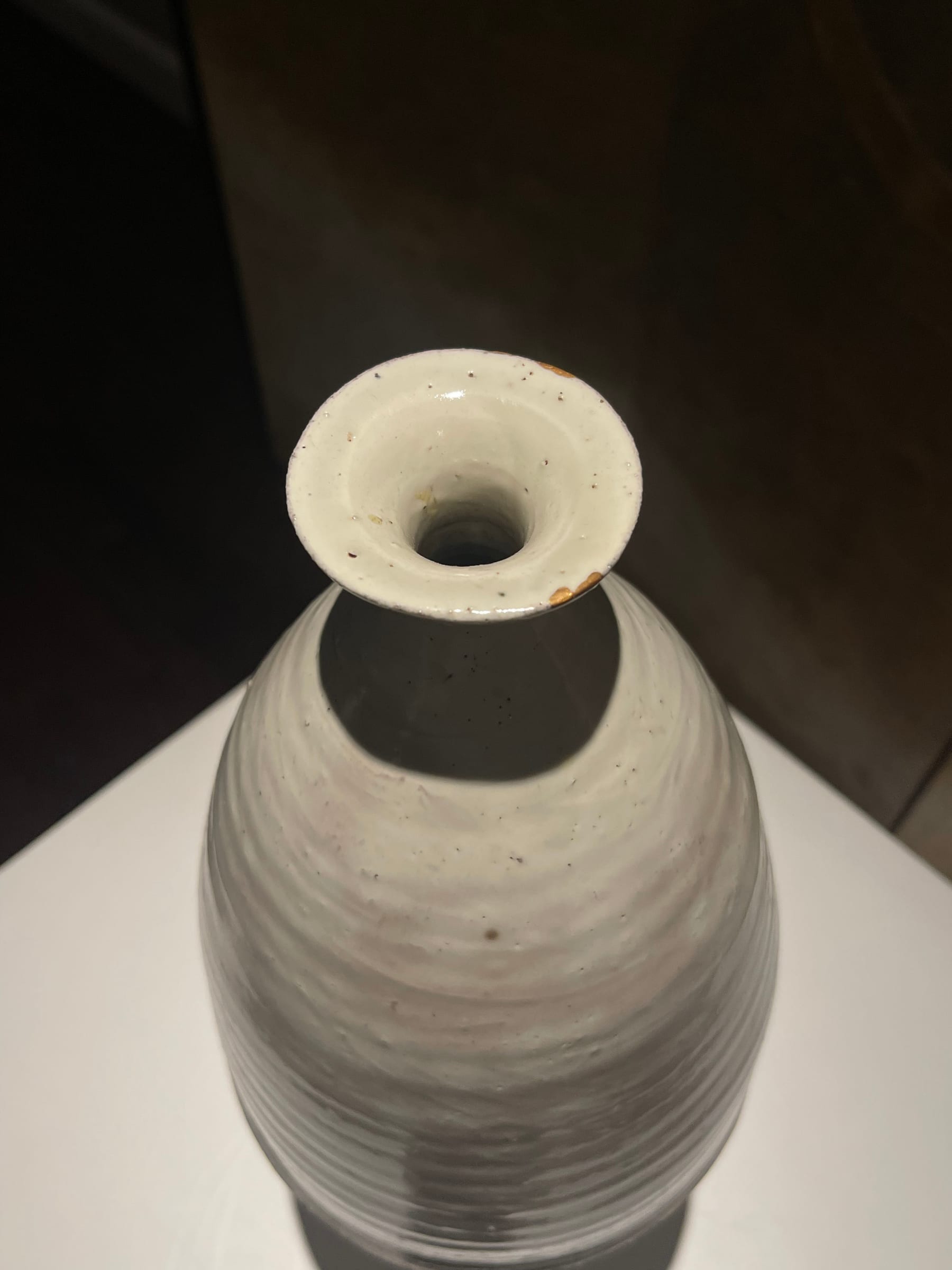 Kai Tsujimura, Kohiki Vase, 粉引花入, 2021 | Ippodo Gallery
