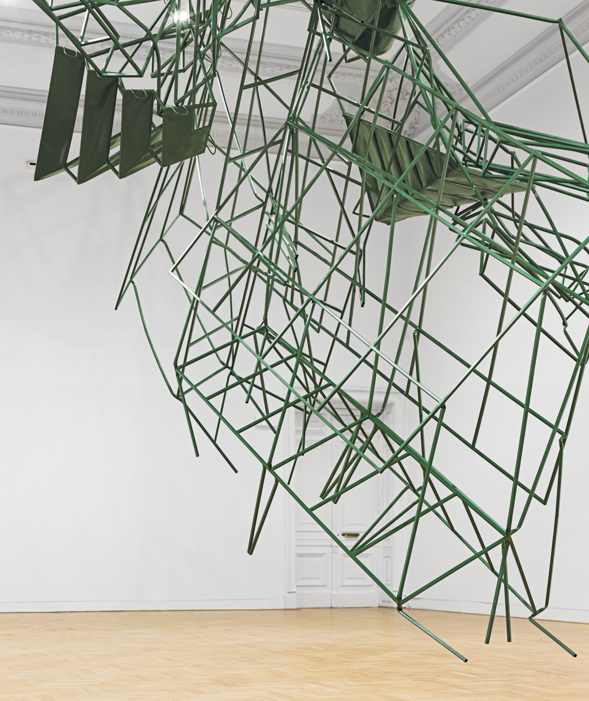 索斯诺斯卡在过去20年中广泛展出,主要个展有:华沙国家美术馆(Zachęta,2020年)、萨尔布吕肯现代美术馆(Saarlandmuseum Moderne Galerie,2020年)、莫斯科车库当代艺术博物馆(2020年)、格拉斯哥现代学院(2019年)、瑞士苏施博物馆 (Muzeum Susch,2017) 、东京 银座(Ginza Maison Hermès ,2015) 、葡萄牙波尔图当代美术馆(Museum of Contemporary Art, Porto 2015) 、 墨尔本澳大利亚当代艺术中心 (ACCA, Melbourne...