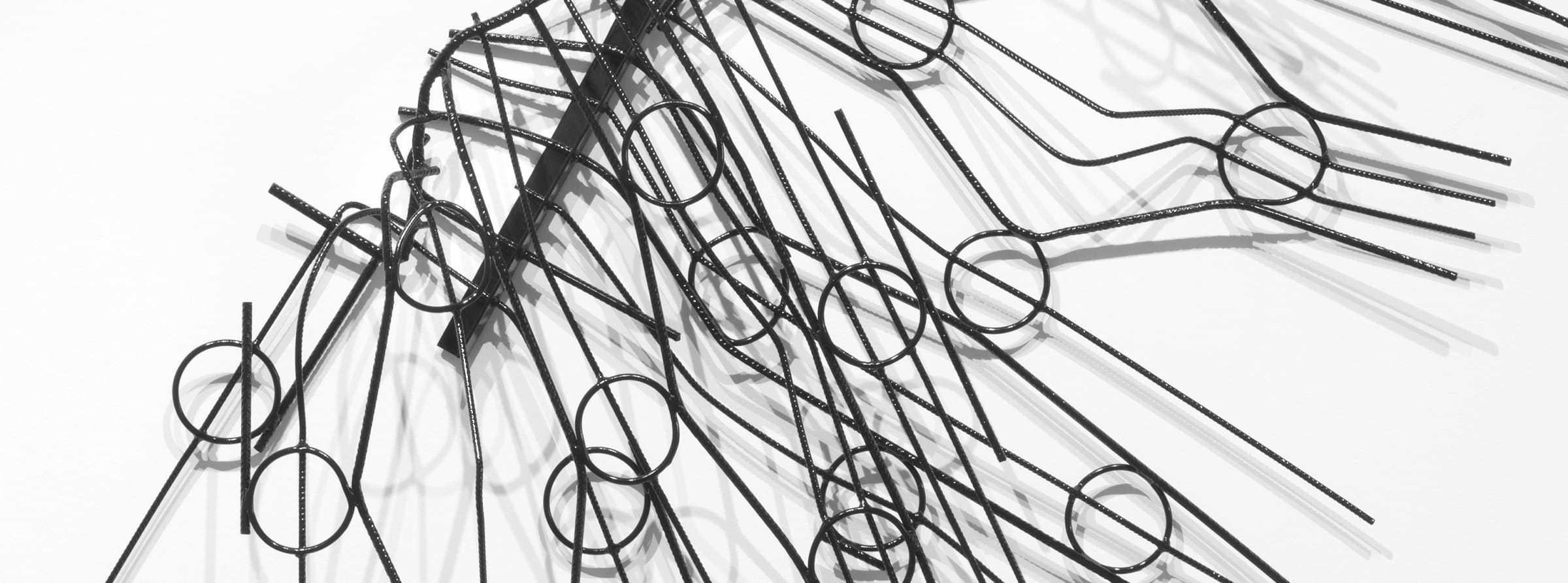 她的群展包括伦敦海沃德画廊(2018年)、伦敦泰特现代美术馆(2017年)、汉诺威Sprengel博物馆(2015年)、辛辛那提当代艺术中心(2014年)、芝加哥当代艺术博物馆(2012年)、巴黎蓬皮杜中心(2010年)等等。2007年,索斯诺斯卡代表波兰参加了第52届威尼斯双年展。