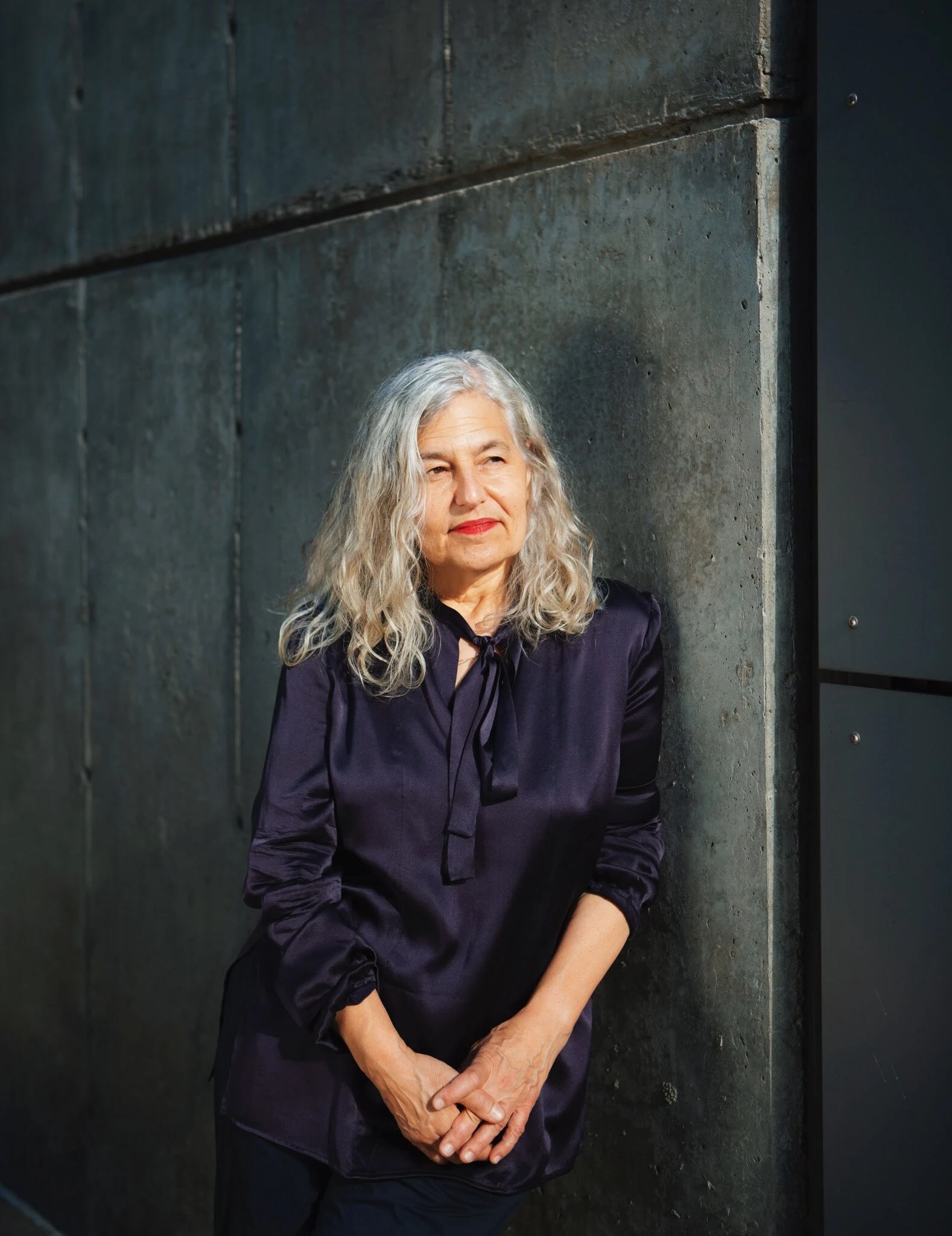 西尔曼获得了许多奖项和奖学金,如2004年的古根海姆奖学金和布鲁克林博物馆伊丽莎白-A-萨克勒女权主义艺术中心的一等奖。她还在柏林的巴德学院教授艺术硕士课程。除了艺术家的身份外,她还于2019年作为策展人在纽约现代艺术博物馆策划了一个名为 '形状之形状 '的艺术家选择展。