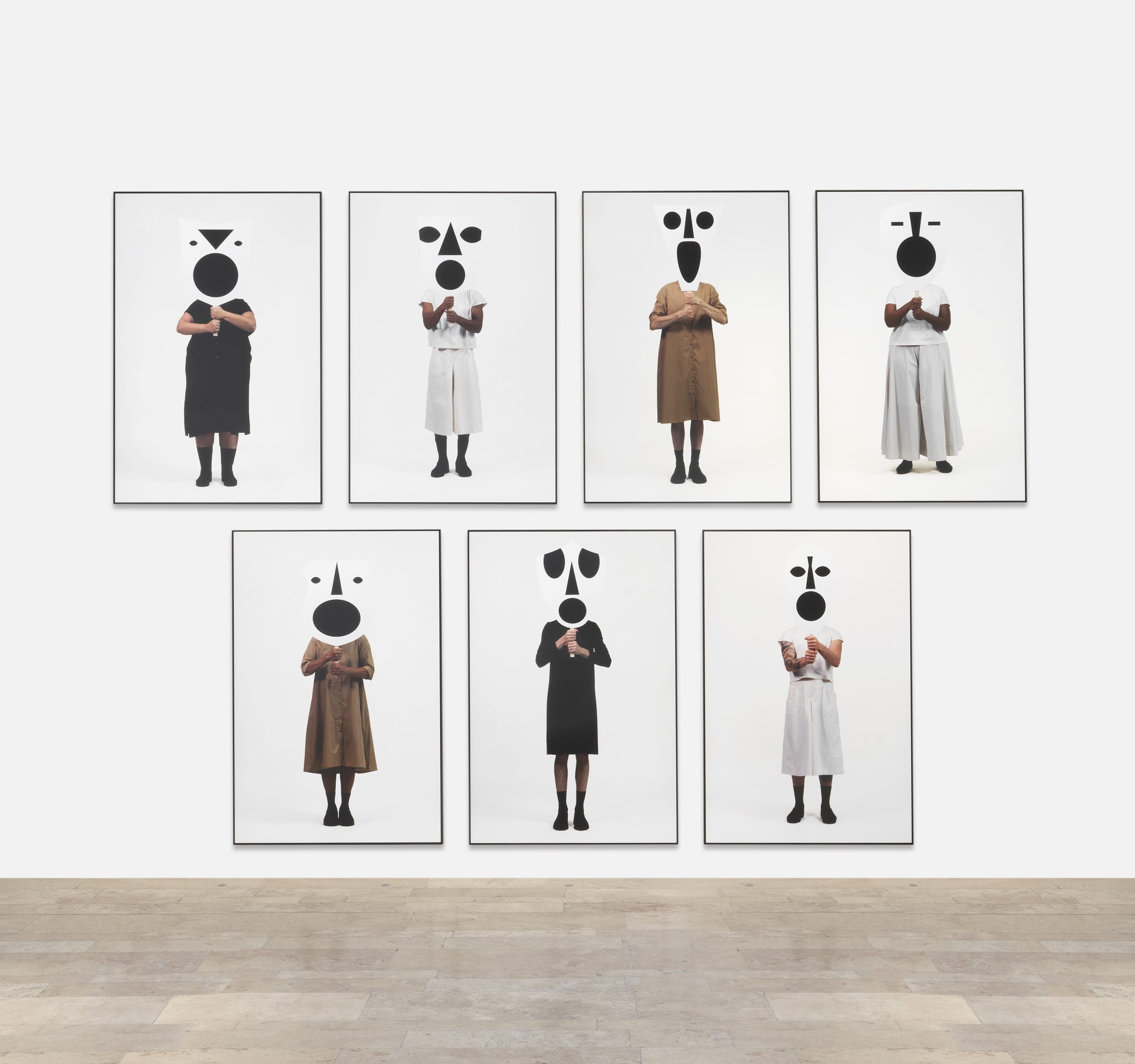 2021年,巴塔纳在柏林犹太博物馆举办了个展,并受该博物馆委托创作新作品《马尔卡-日耳曼》。她还参加了2021年在洛杉矶哈默博物馆、莫斯科新特列季亚科夫画廊和巴黎东京宫举办的群展。近年来她也举办了一些其他机构个展,包括费城艺术博物馆(2018)、洛桑州立美术博物馆(2017)、阿姆斯特丹市立博物馆(2014)、维也纳分离派美术馆(2012)、以及丹麦的路易斯安那现代艺术博物馆(2012)。巴塔纳是第一位代表波兰参加第54届威尼斯双年展的非波兰艺术家,她的三部曲《欧洲将被震撼》在那次双年展上倍受好评。
