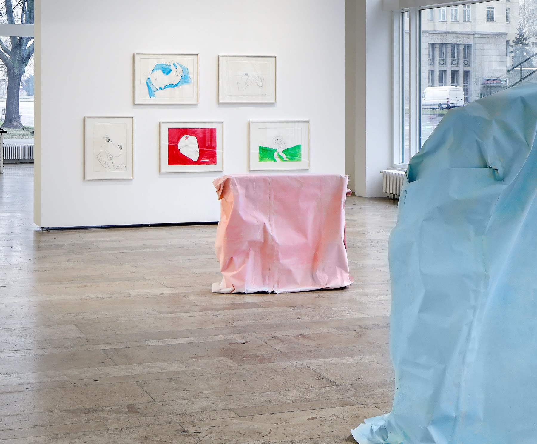 Karla Black Don't Need To Stay, 2014 Polystyrene, sugar paper, chalk, glue 103 x 128.5 x 56 cm 40.5 x 50.5 x 22 inches