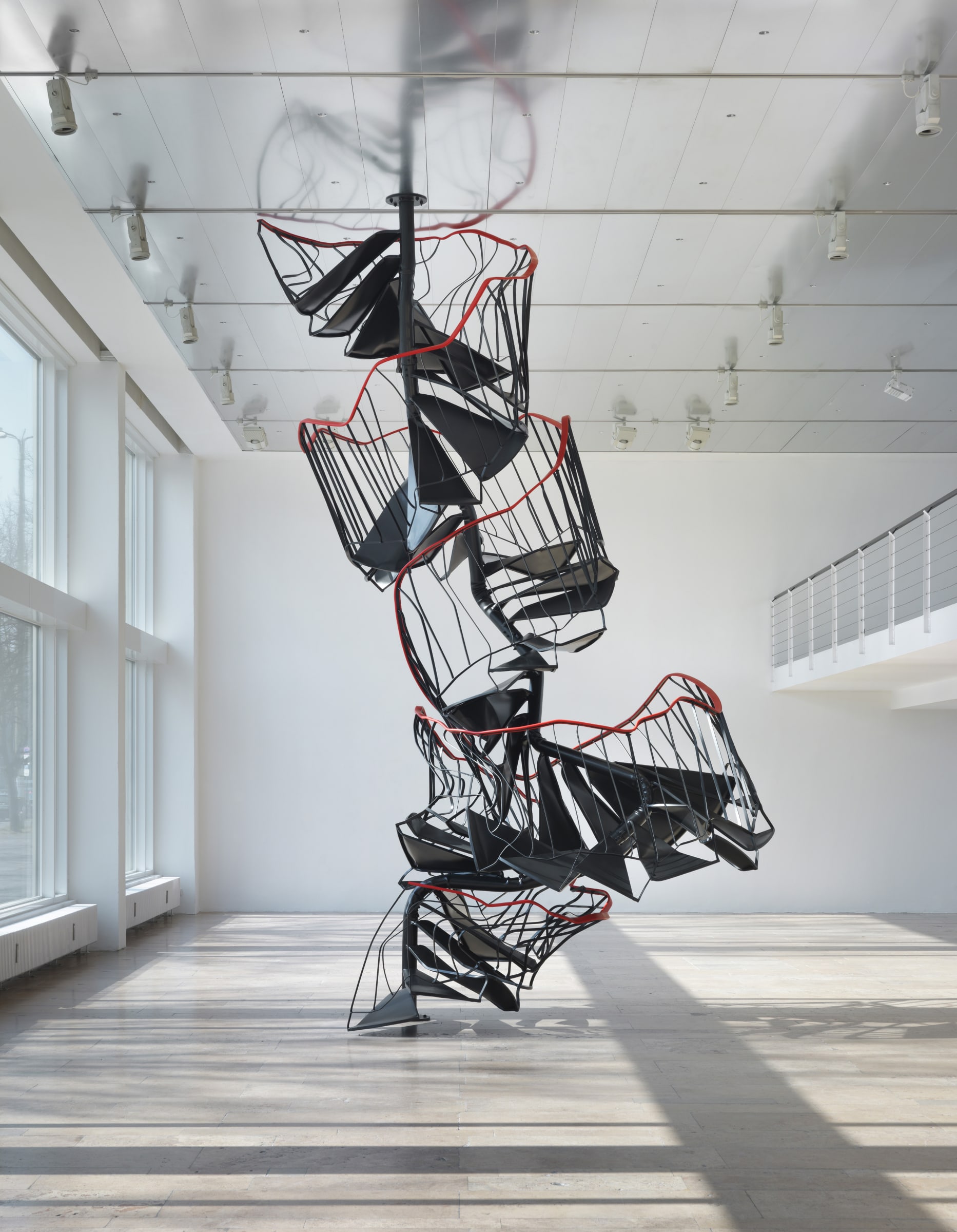 自2008年画廊成立以来,超过38位艺术家在这个别具一格的的空间里实现了他们理想中的个展,其中包括卡拉-布莱克(Karla Black)、芭芭拉-布鲁姆(Barbara Bloom)、韦德-盖顿(Wade Guyton)、玛丽亚-拉斯尼格(Maria Lassnig)、肖恩-兰德斯(Sean Landers)、萨拉-莫里斯(Sarah Morris)、托比亚斯-皮尔斯(Tobias Pils)、莫妮卡-索斯诺斯卡(Monika Sosnowska)、塞斯-普莱斯(Seth Price)、夏琳-冯-海尔(Charline von Heyl)和克里斯托弗-威廉姆斯(Christopher Williams)。