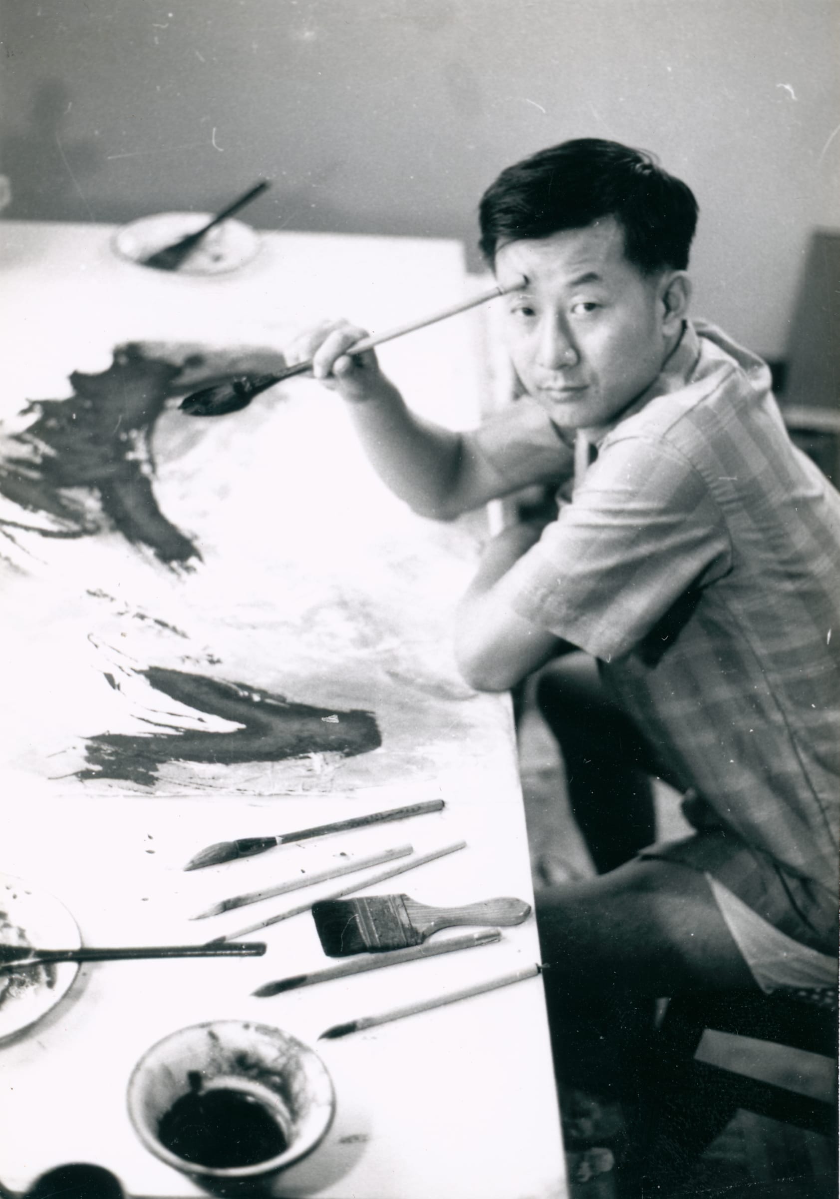 1961 Marries Lee Mo-hua. Participates in Sixth S&atilde;o Paulo Art Biennial and Second Paris Biennial and International Exhibition of Young...