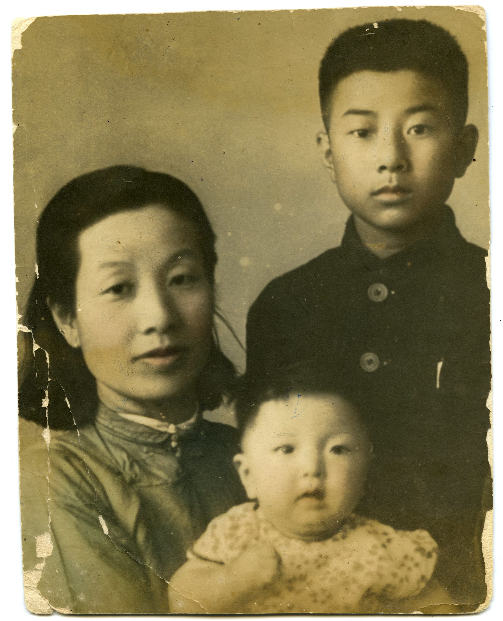 1932 Liu Kuo-sung born May 31 (lunar calendar: April 26) in Bangbu, Anhui province, China. Ancestral home is Qingzhou, Shandong...