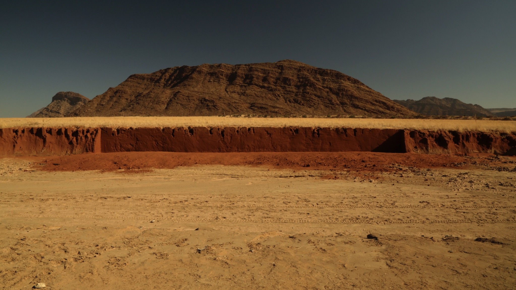Julie Brook River Bank 7 Red Marienfluss Nw Namibia H 160