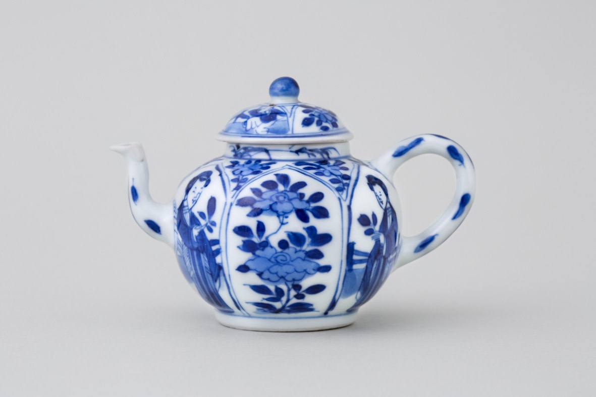 【国内即発送】 MINIATURE WHITE AND BLUE CHINESE A TEAPOT Kangxi COVER, AND 設備・備品
