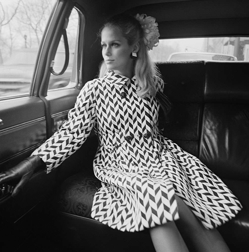 archistar on X: Linda Harper Louis Vuitton. LV 1950's Mid 1950s,  Manhattan, NYC ,USA Fashion model Linda #Greenwich Village.  #FashionAdvertising. #Photo William Helburn  / X