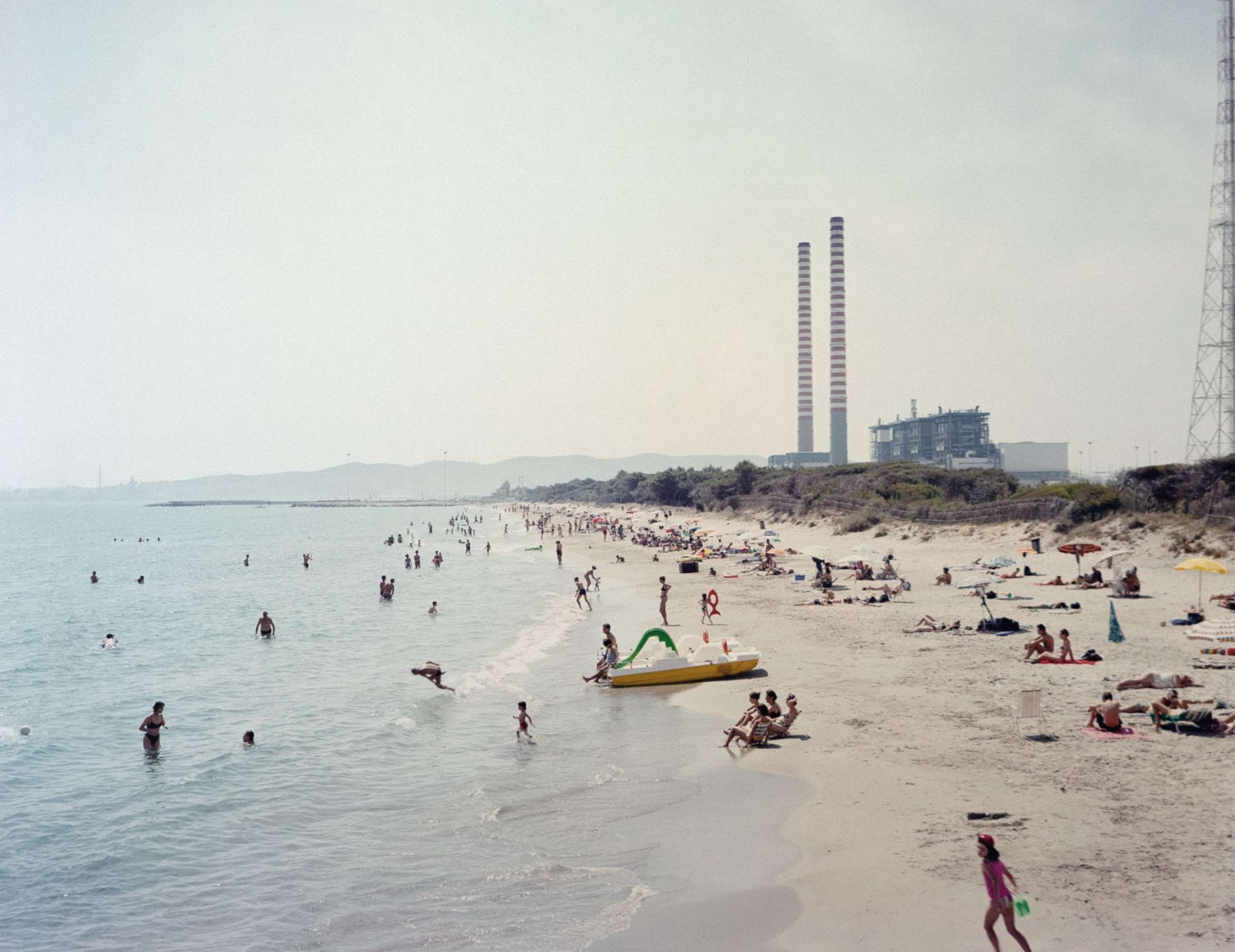 Massimo Vitali, Piombino Jump (Plate 32 #0428), 2006