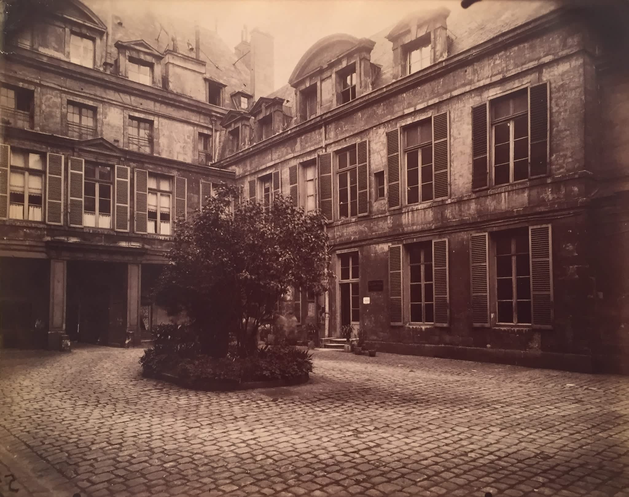 Hotel de Marechal de Chaulnes, Place de Vosges 9