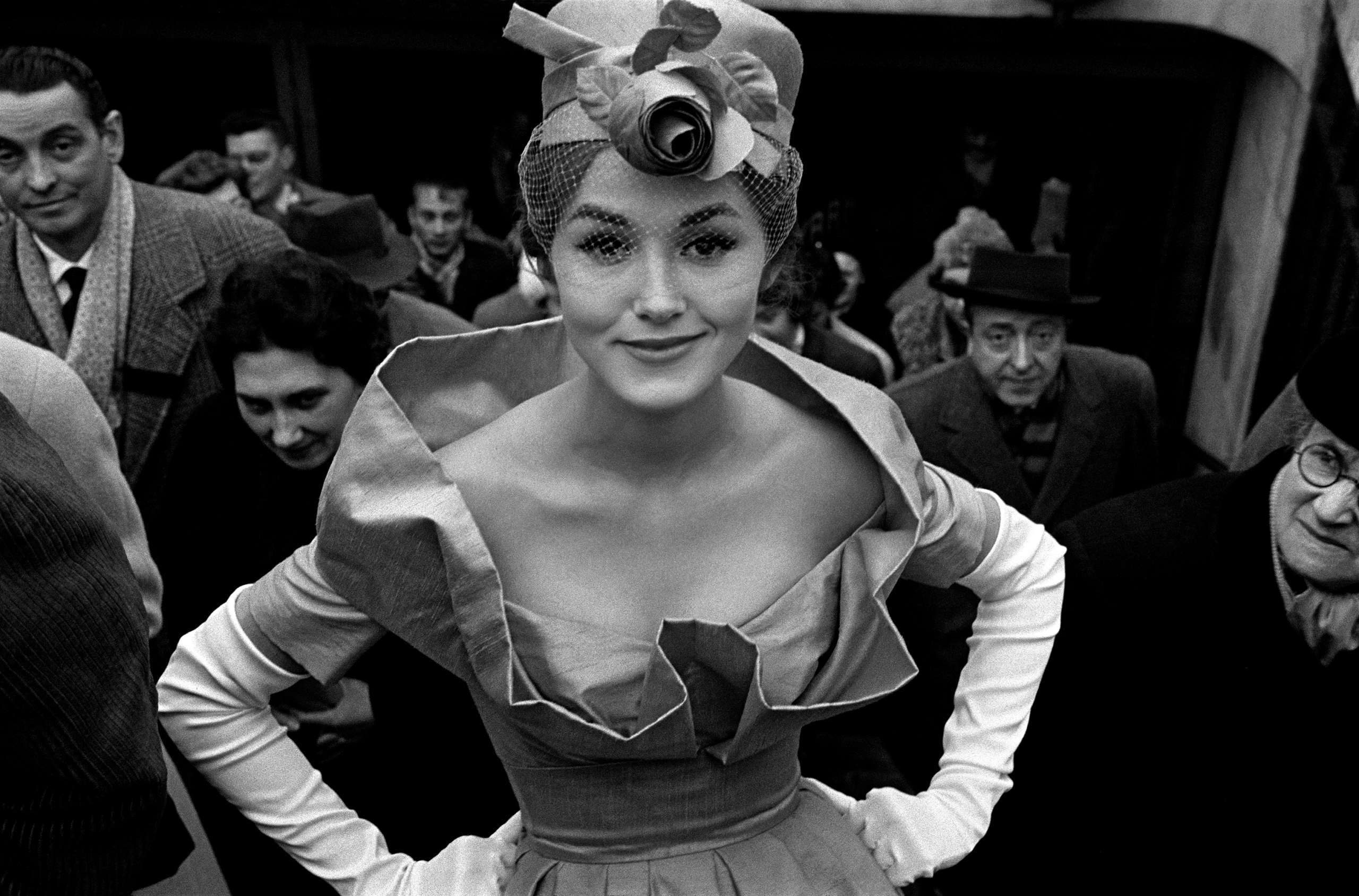 Frank Horvat, Monique Dutto, Metro exit, Paris, JDF Soir , 1959