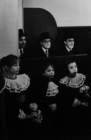 Martine Franck, Wedding in Synagogue of Notre Dame de Nazareth Street, 1977
