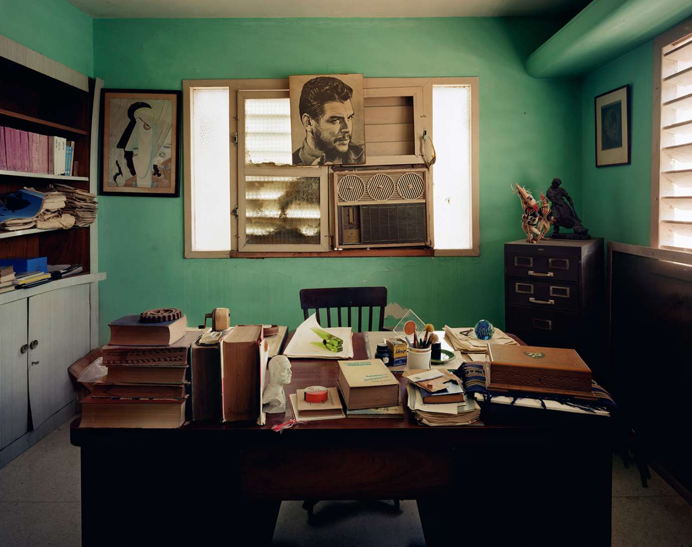 El despacho de José Antonio Portuondo, Miramar, Cuba