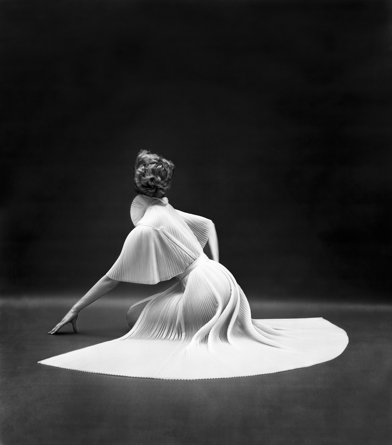 Vanity Fair Pleated Capelet Seated Back