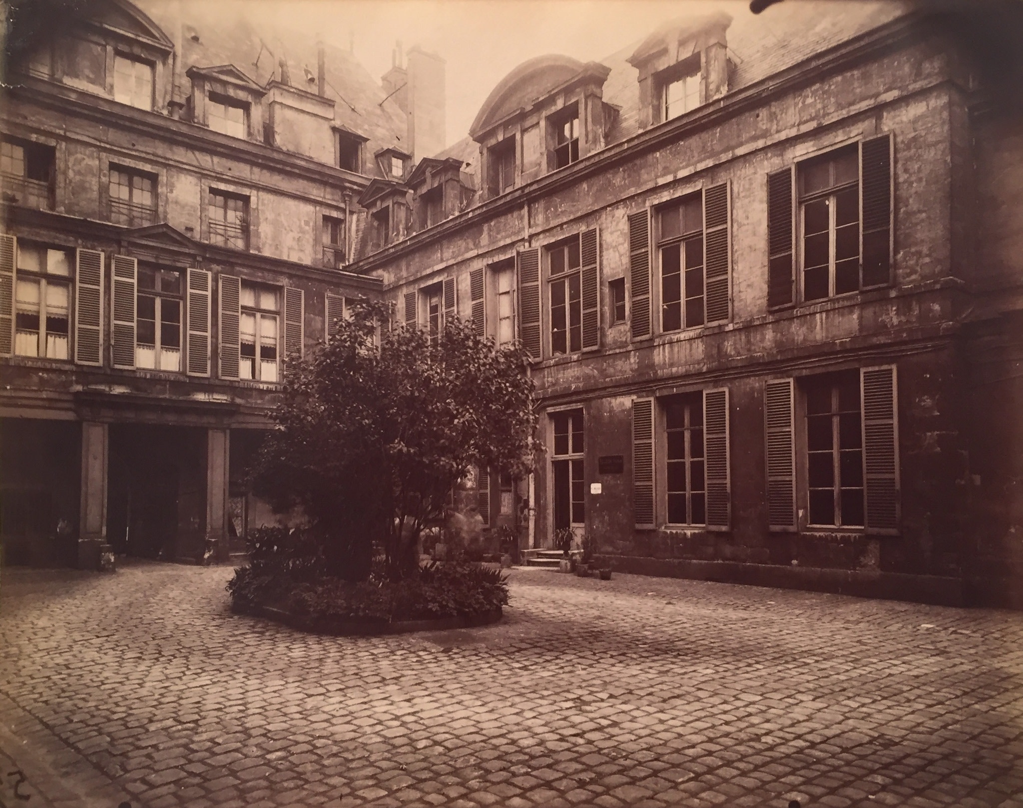 Hotel de Marechal de Chaulnes, Place de Vosges 9