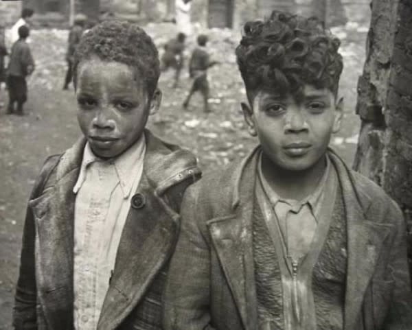 New York (two boys covered with white powder)