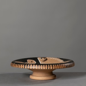 Greek red-figure fish plate, South Italy, Campania, c. 4th century BC, attributed to the Robinson Painter