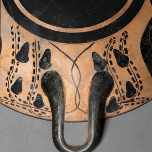Greek black-figure kylix with ithyphallic guineafowl, Late 5th century BC