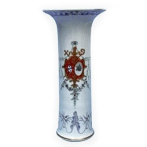 A RARE CHINESE PORTUGESE ARMORIAL VASE, Qianlong (1736-1795)
