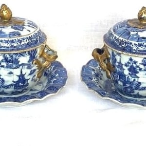 A PAIR OF UNUSUAL CHINESE BLUE AND WHITE POTS COVERS AND STANDS , Qianlong (1735 – 1796)