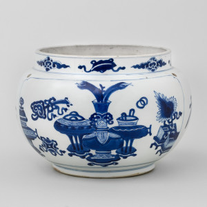 A CHINESE BLUE AND WHITE KANGXI JAR, Kangxi (1662-1722)
