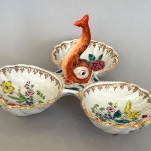 AN UNUSUAL FAMILLE ROSE SWEETMEAT DISH, Qianlong (1736-1795), c. 1765.