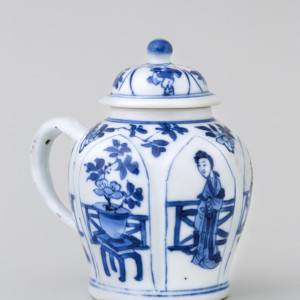 A CHINESE BLUE AND WHITE MUSTARD POT AND COVER, Kangxi (1662 - 1722)