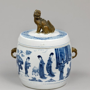 A CHINESE KANGXI BLUE AND WHITE COVERED JAR, Kangxi 1662 -1722