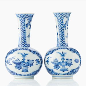 A PAIR OF CHINESE BLUE AND WHITE BOTTLE VASES, Kangxi (1662 - 1722)