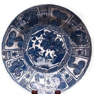A LARGE CHINESE KRAAK DISH, Wanli (1573-1619)