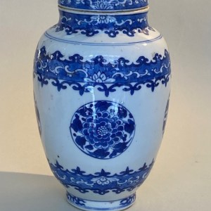 A CHINESE KANGXI BLUE AND WHITE JAR AND COVER, Kangxi (1662 - 1722)