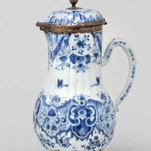 A CHINESE EXPORT COFFEE POT AND COVER, Qianlong (1736-1795)