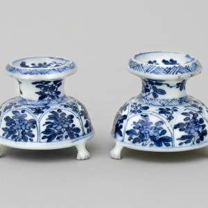 A PAIR OF CHINESE SALT CELLARS, Kangxi (1662-1722) probably before 1700