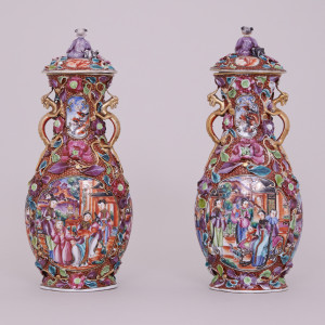 A PAIR OF FINE MANDARIN PATTERN VASES AND COVERS, Qianlong (1736-1795)