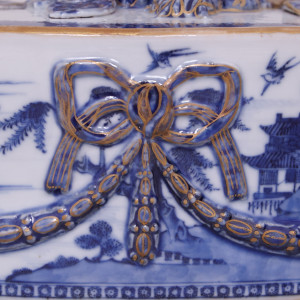 A CHINESE BLUE AND WHITE EXPORT ‘MARIEBERG’ PUDDING FORM, Qianlong (1736-1795)